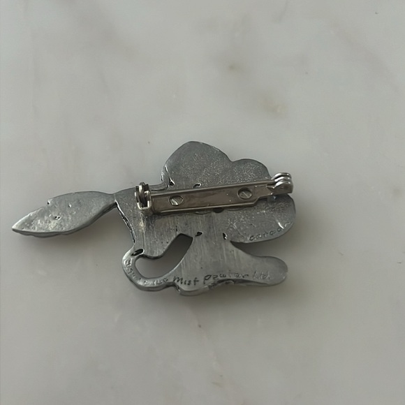 Blue Mist Pewter Canada Flower Brooch - Picture 5 of 7